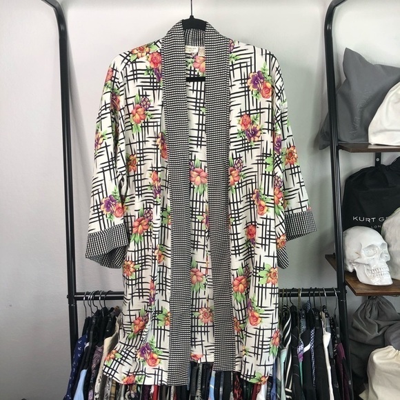 𝅺vintage Victoria’s Secret Gold Label Floral Crosshatch Kimono Robe - Picture 7 of 7